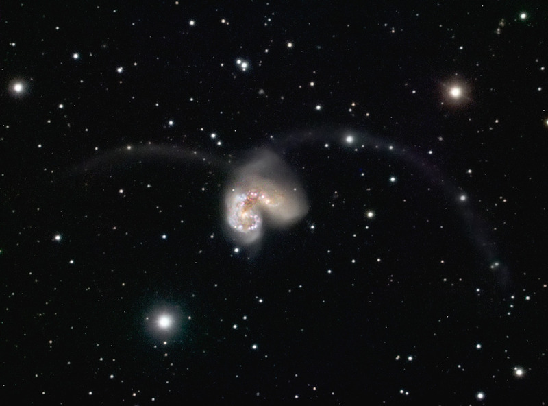 NGC_4038_4039_V1_present.jpg